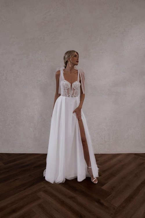 Blanc-de-blanc-bridal-boutique-pittsburgh-dress-wedding-gown-made-with-love-Ollie-tulle