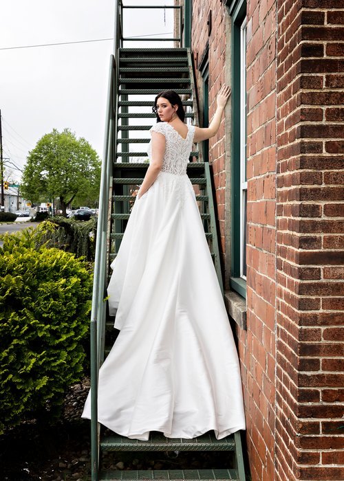 blanc-de-blanc-bridal-boutique-pittsburgh-cleveland-dress-wedding-gown-Sophie-back