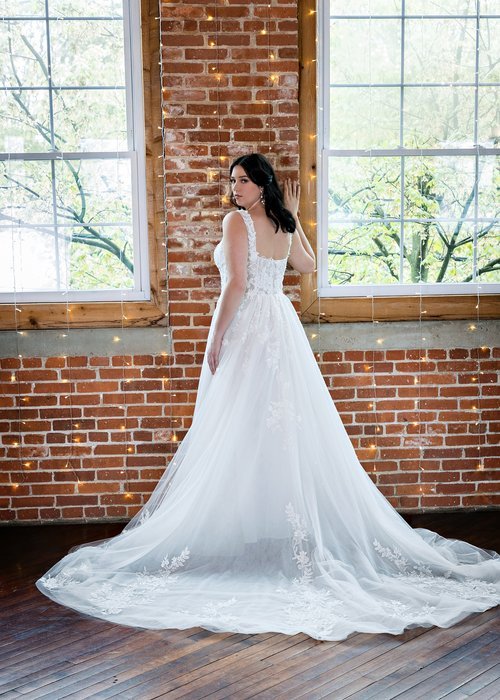 blanc-de-blanc-bridal-boutique-pittsburgh-cleveland-dress-wedding-gown-eden-back